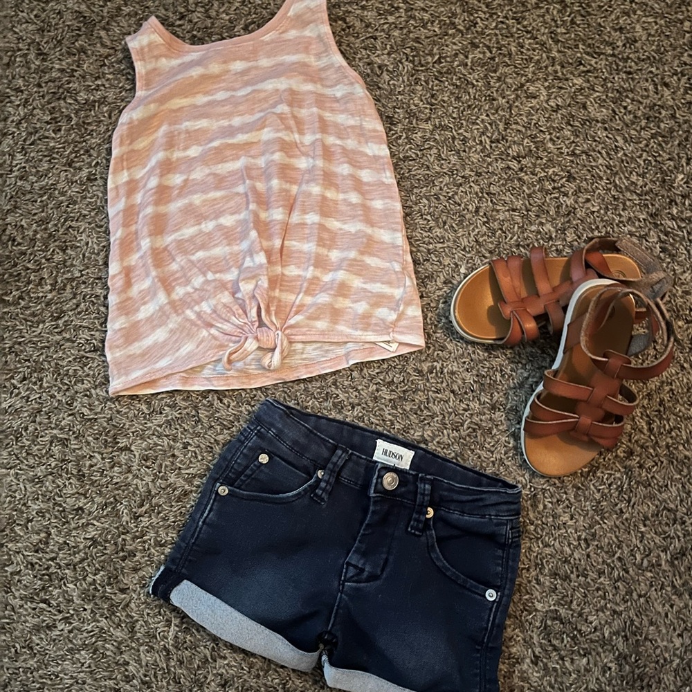 Adorable Outfit - All Included - Size 4